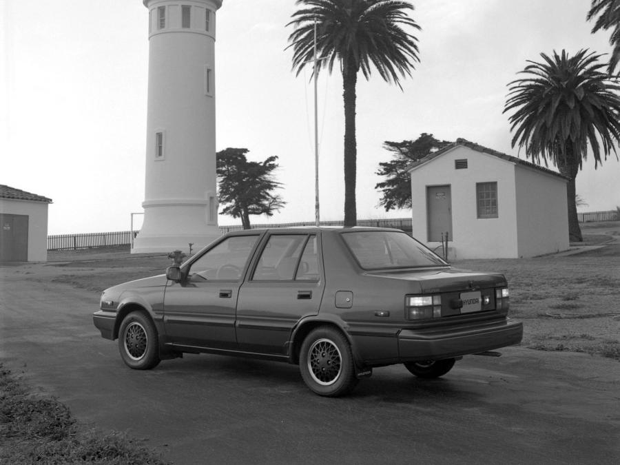  Hyundai Excel Sedan 1987 года  (US) (фото 2 из 6)